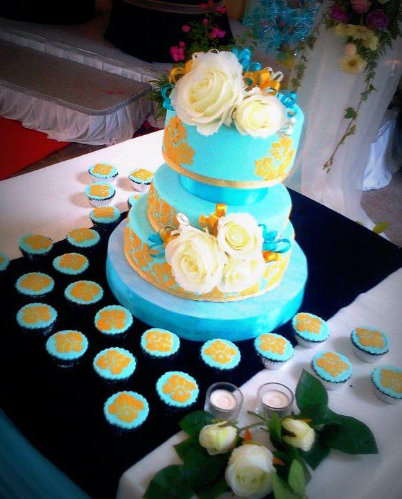 3 tiers Damask Wedding Cake S 320 24pcs Damask Cupcakes FREE